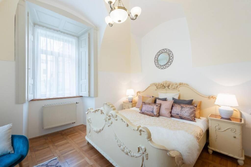 Rose Apartments / Romantic & Cozy / City Center Prag Exterior foto
