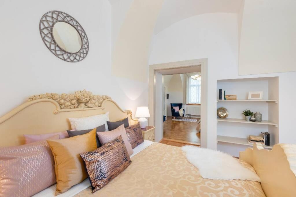 Rose Apartments / Romantic & Cozy / City Center Prag Exterior foto