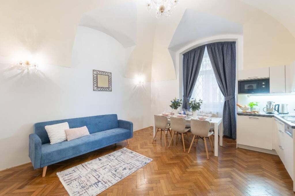 Rose Apartments / Romantic & Cozy / City Center Prag Exterior foto