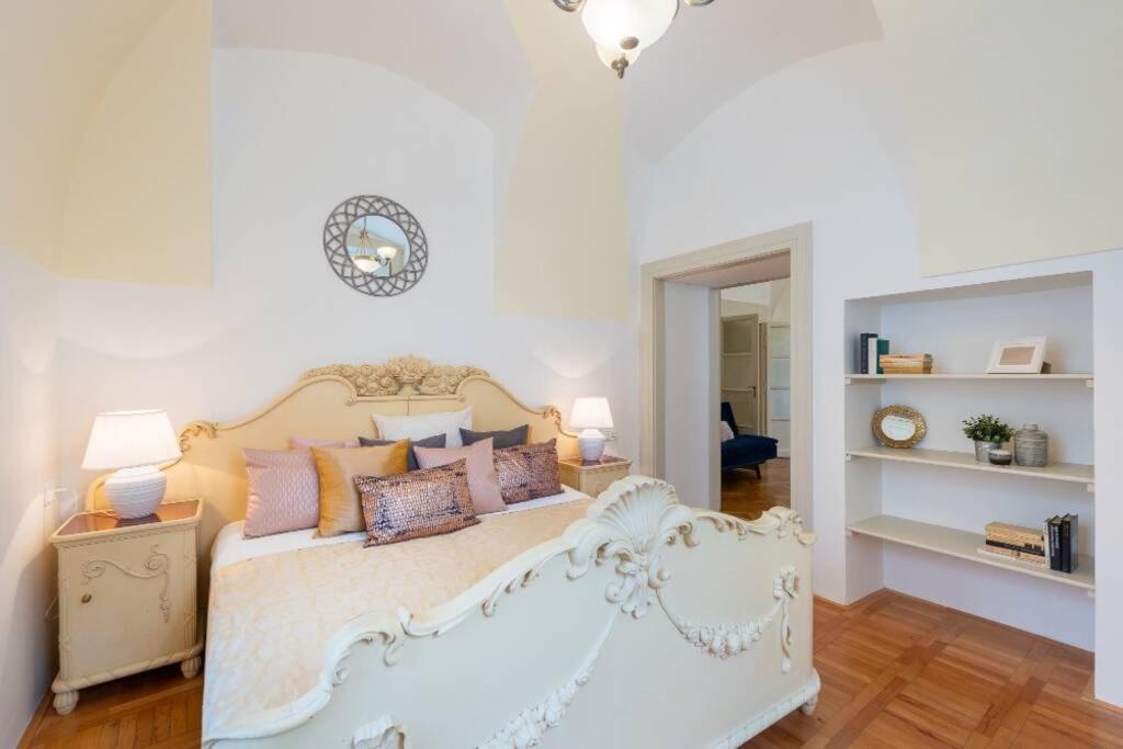 Rose Apartments / Romantic & Cozy / City Center Prag Exterior foto