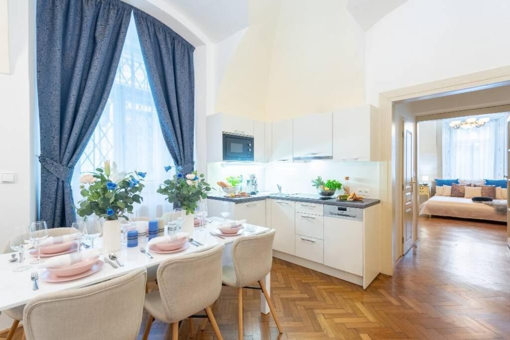 Rose Apartments / Romantic & Cozy / City Center Prag Exterior foto