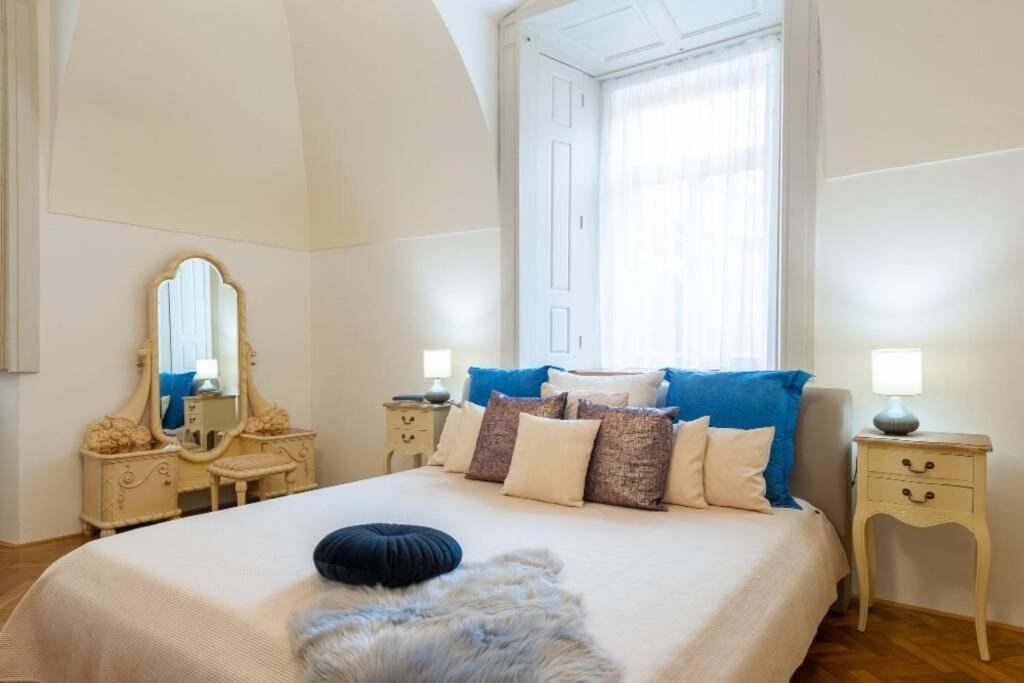 Rose Apartments / Romantic & Cozy / City Center Prag Exterior foto