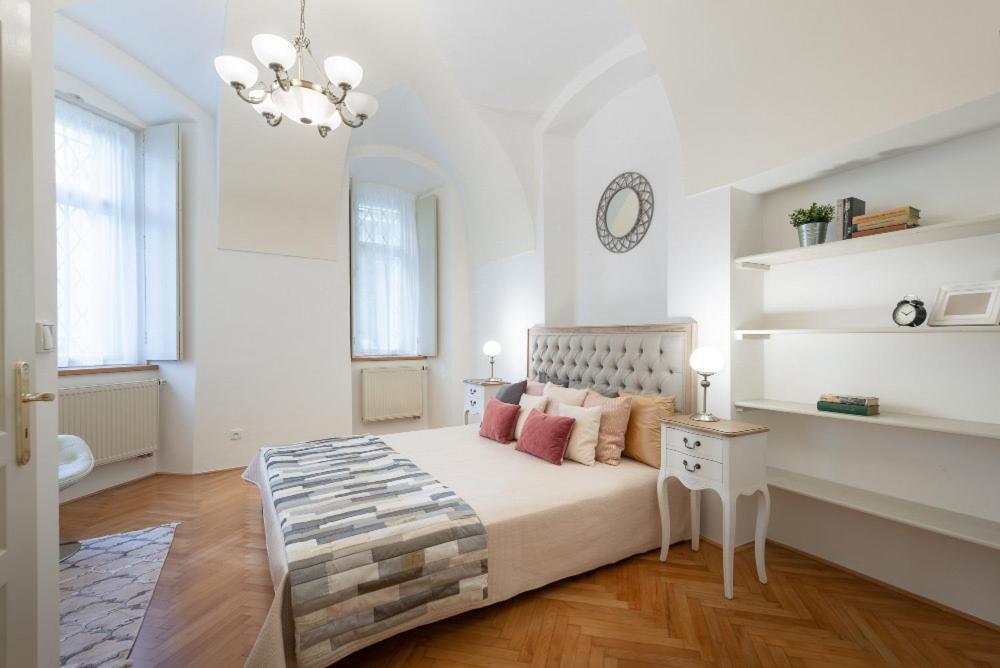 Rose Apartments / Romantic & Cozy / City Center Prag Exterior foto