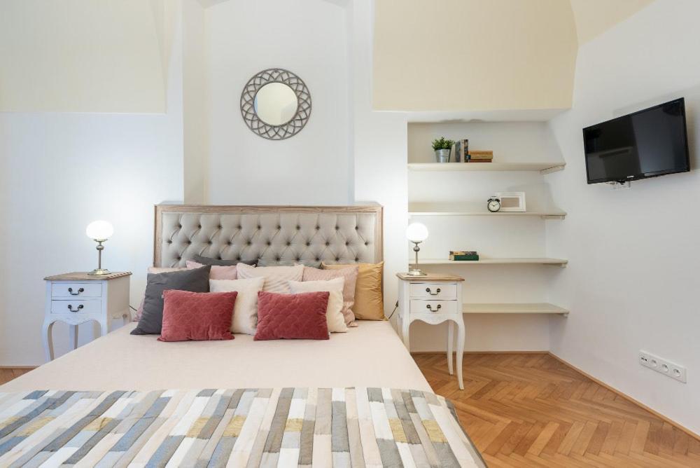 Rose Apartments / Romantic & Cozy / City Center Prag Exterior foto