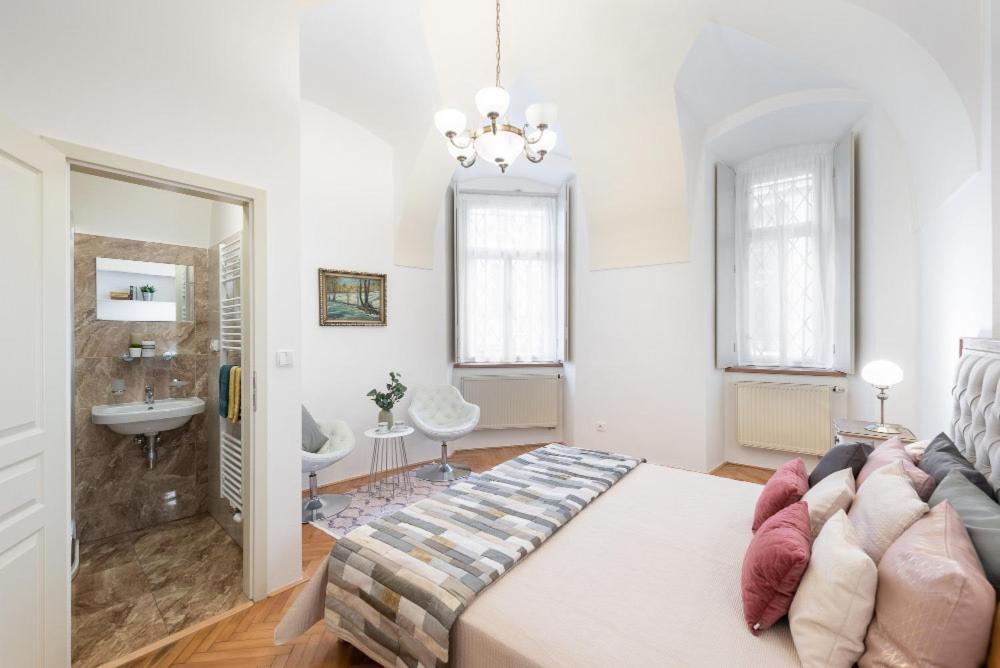 Rose Apartments / Romantic & Cozy / City Center Prag Exterior foto