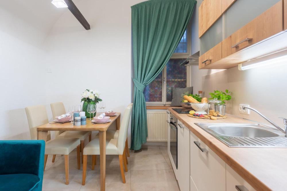 Rose Apartments / Romantic & Cozy / City Center Prag Exterior foto